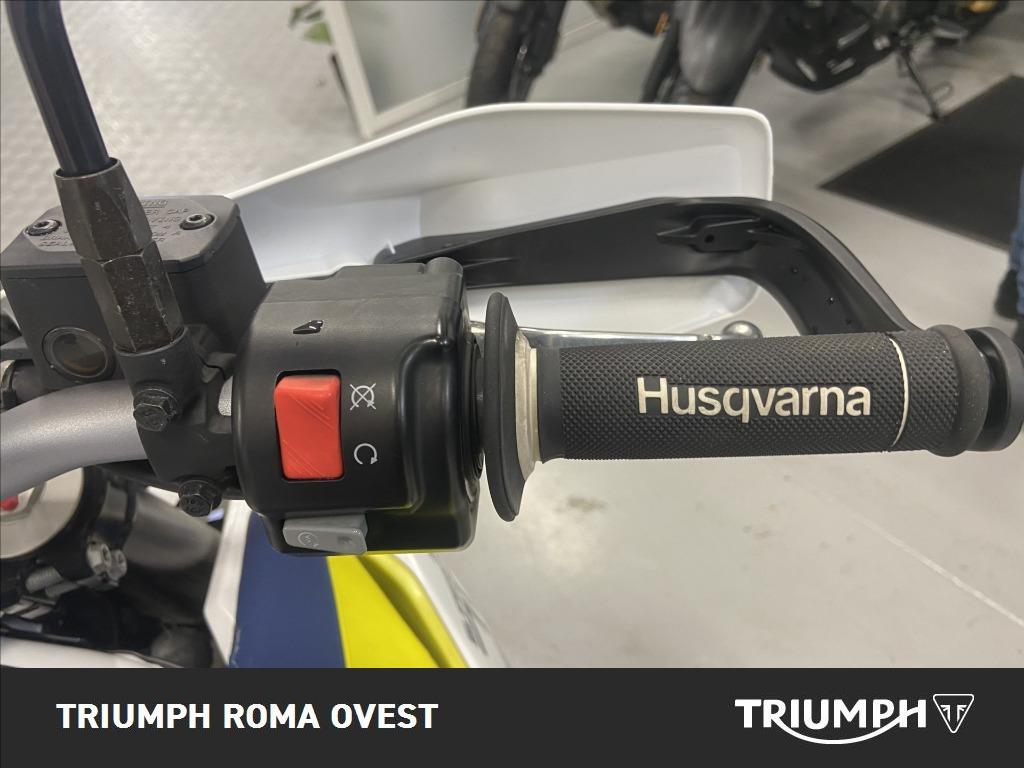 HUSQVARNA Supermoto 701 4T 
