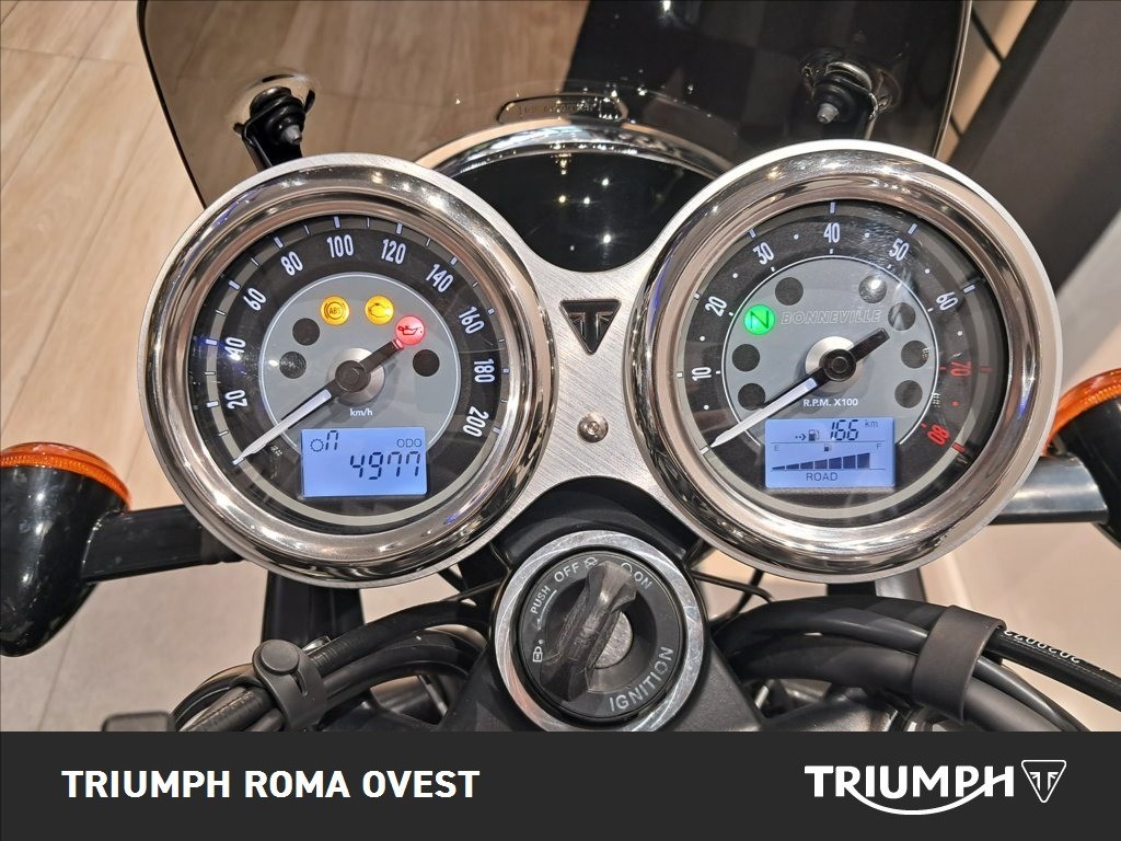 TRIUMPH Bonneville 900 T100 